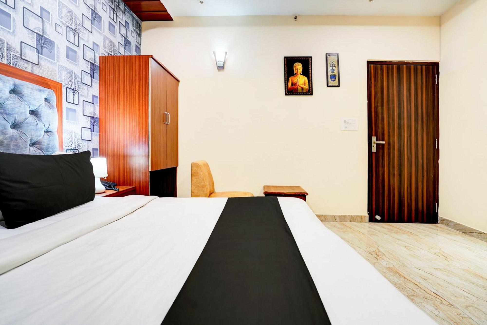 Hotel Townhouse Ram Katora Near Vishwanath Temple Formerly Sv Grand à Bénarès Extérieur photo