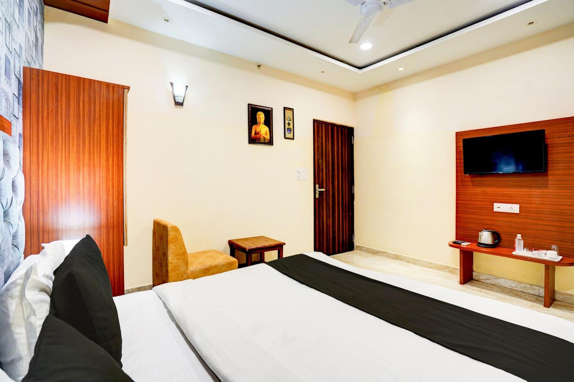 Hotel Townhouse Ram Katora Near Vishwanath Temple Formerly Sv Grand à Bénarès Extérieur photo