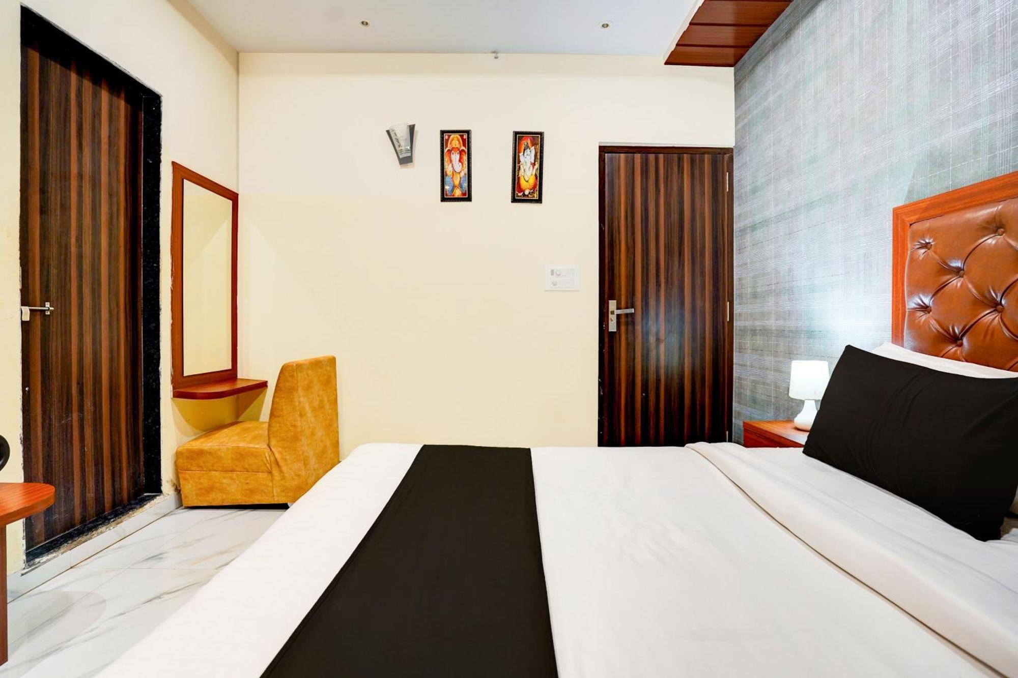 Hotel Townhouse Ram Katora Near Vishwanath Temple Formerly Sv Grand à Bénarès Extérieur photo