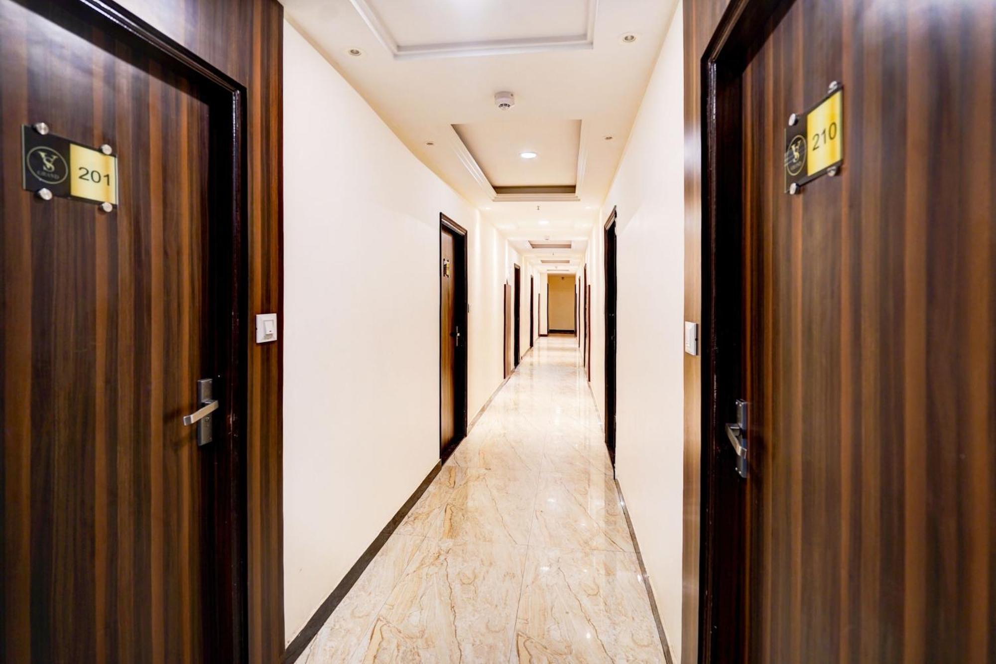 Hotel Townhouse Ram Katora Near Vishwanath Temple Formerly Sv Grand à Bénarès Extérieur photo