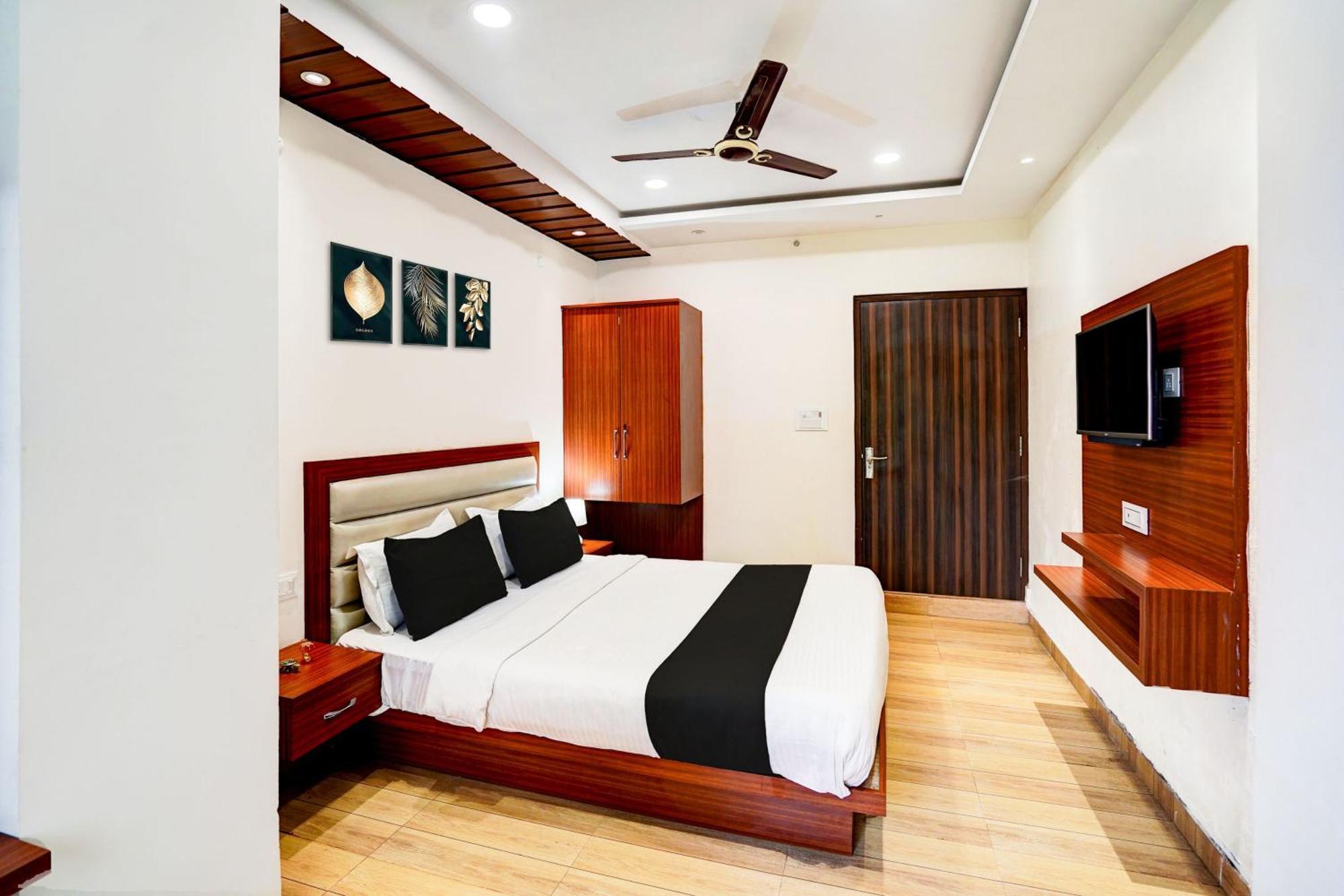 Hotel Townhouse Ram Katora Near Vishwanath Temple Formerly Sv Grand à Bénarès Extérieur photo