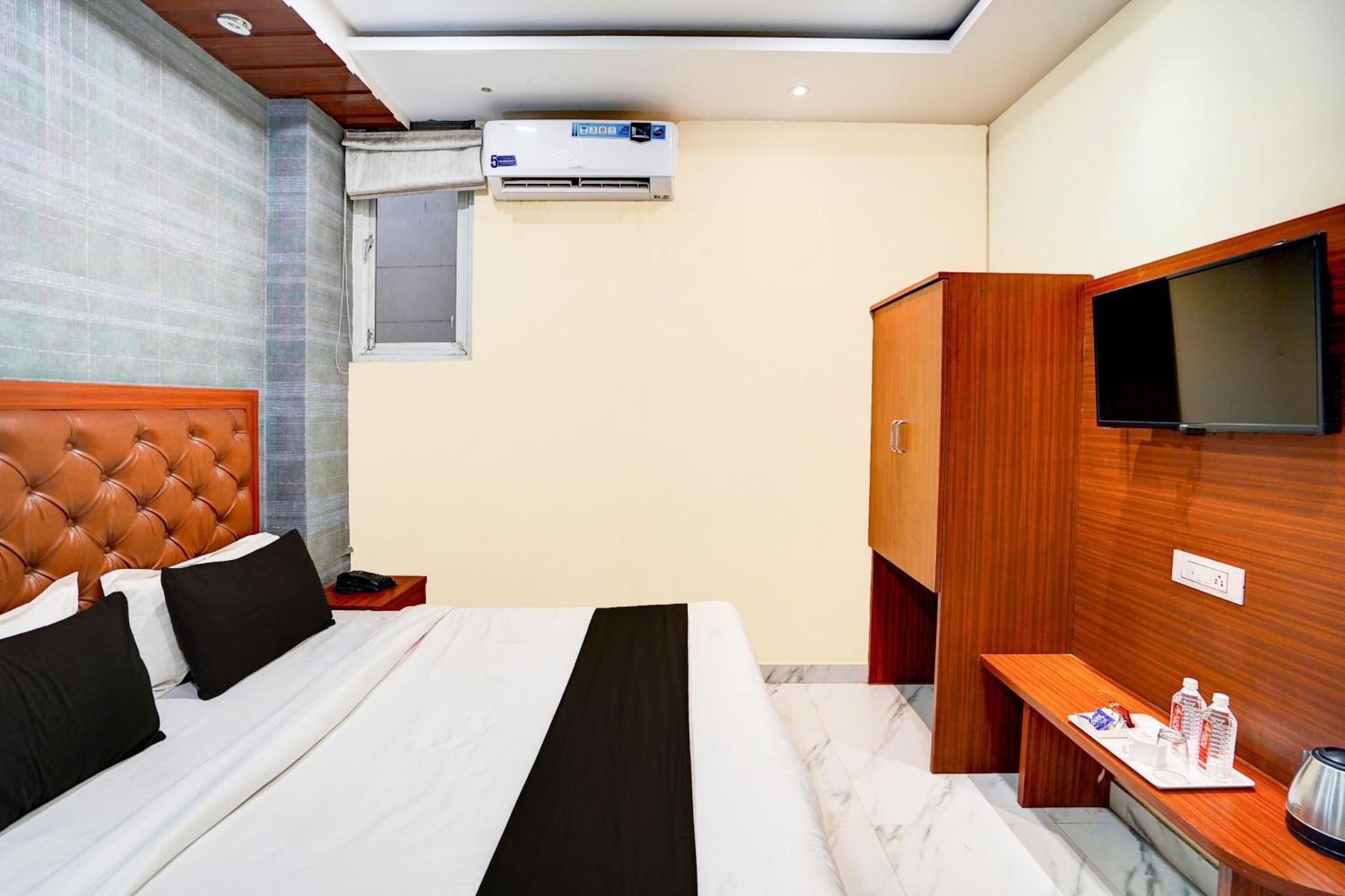 Hotel Townhouse Ram Katora Near Vishwanath Temple Formerly Sv Grand à Bénarès Extérieur photo